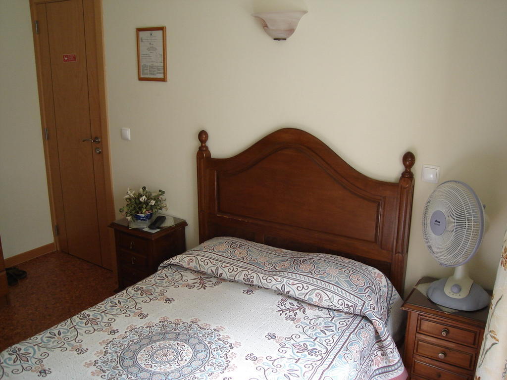 Perola Da Baixa Hotel Lisbon Bilik gambar